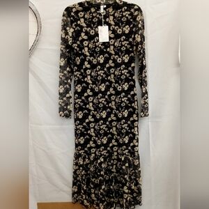 Chic Black and Cream Floral Long Sleeve Dress